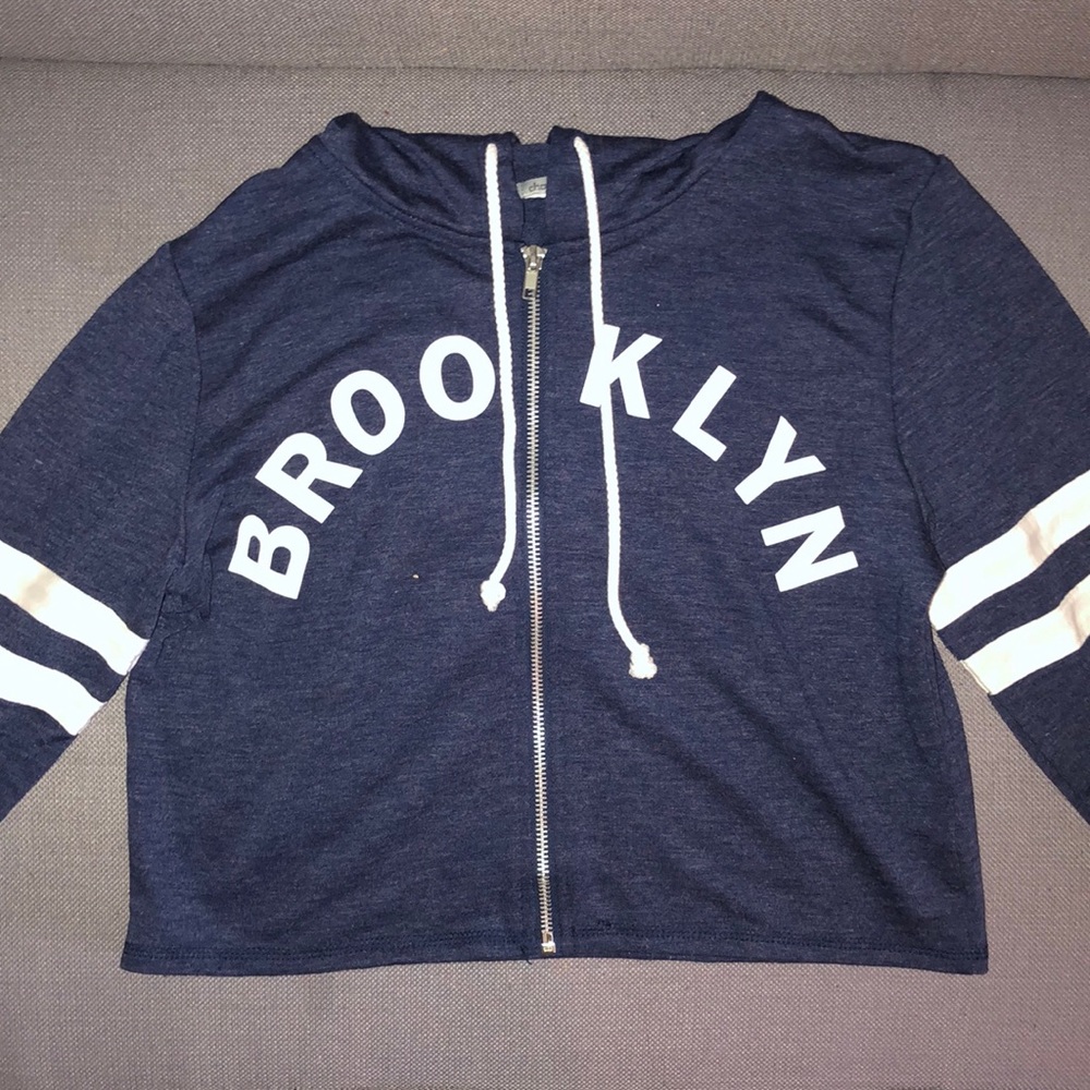 zip up cropped hoodie
